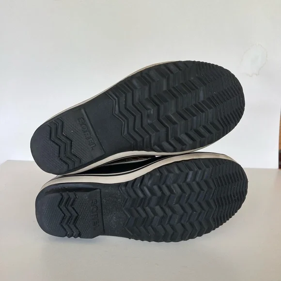 Sorel Youth Caribou Leather Winter Boots in "Buff" Black and Tan , size 7 - Picture 8 of 10